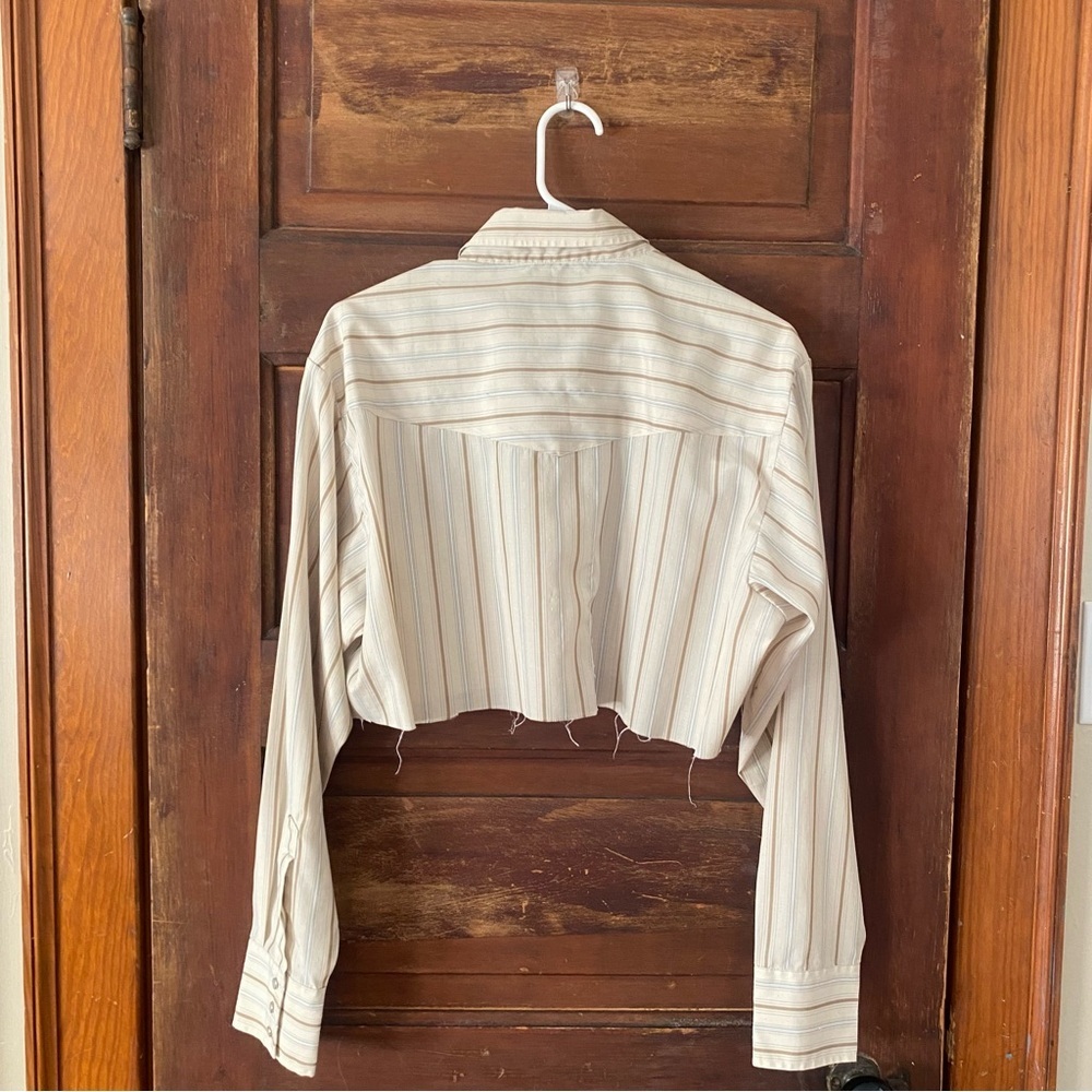 Ely Cattleman Cropped Shirt - Picture 5 of 6